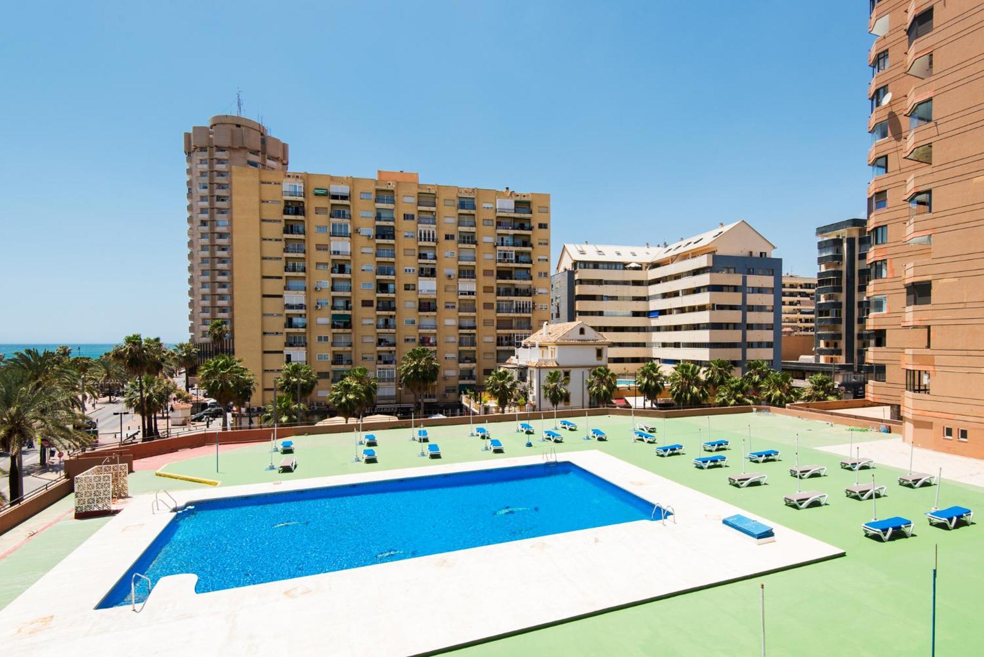 Palm True Towers 1, Marina Beach Apartment 푸엔히롤라 외부 사진