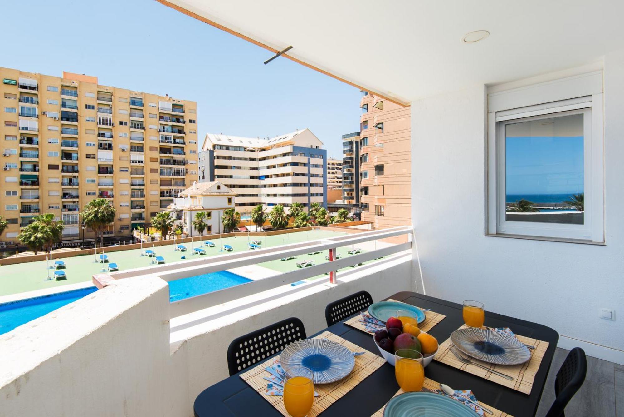 Palm True Towers 1, Marina Beach Apartment 푸엔히롤라 외부 사진