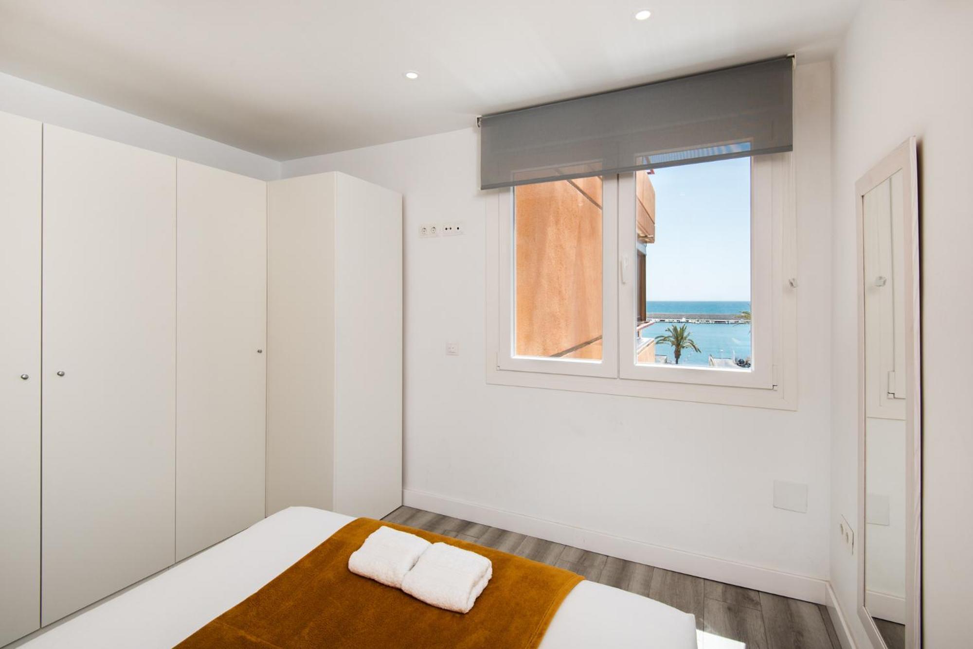 Palm True Towers 1, Marina Beach Apartment 푸엔히롤라 외부 사진